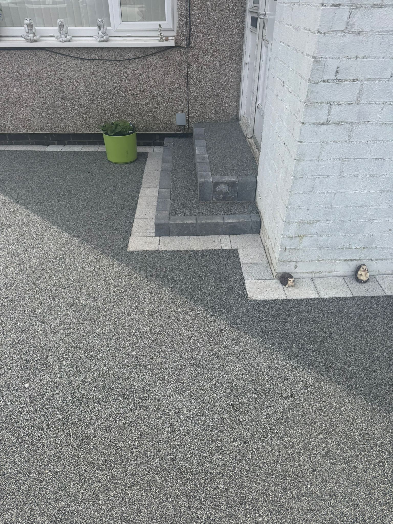 Charcoal resin entrance and steps with contrasting block borders